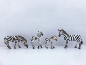 ANIMAL WORLD PLAYSET 31CM PACK X 4 FAMILIA CEBRA