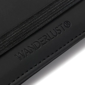 TARJETERO ENGOMADO CON ELASTICO WANDERLUST