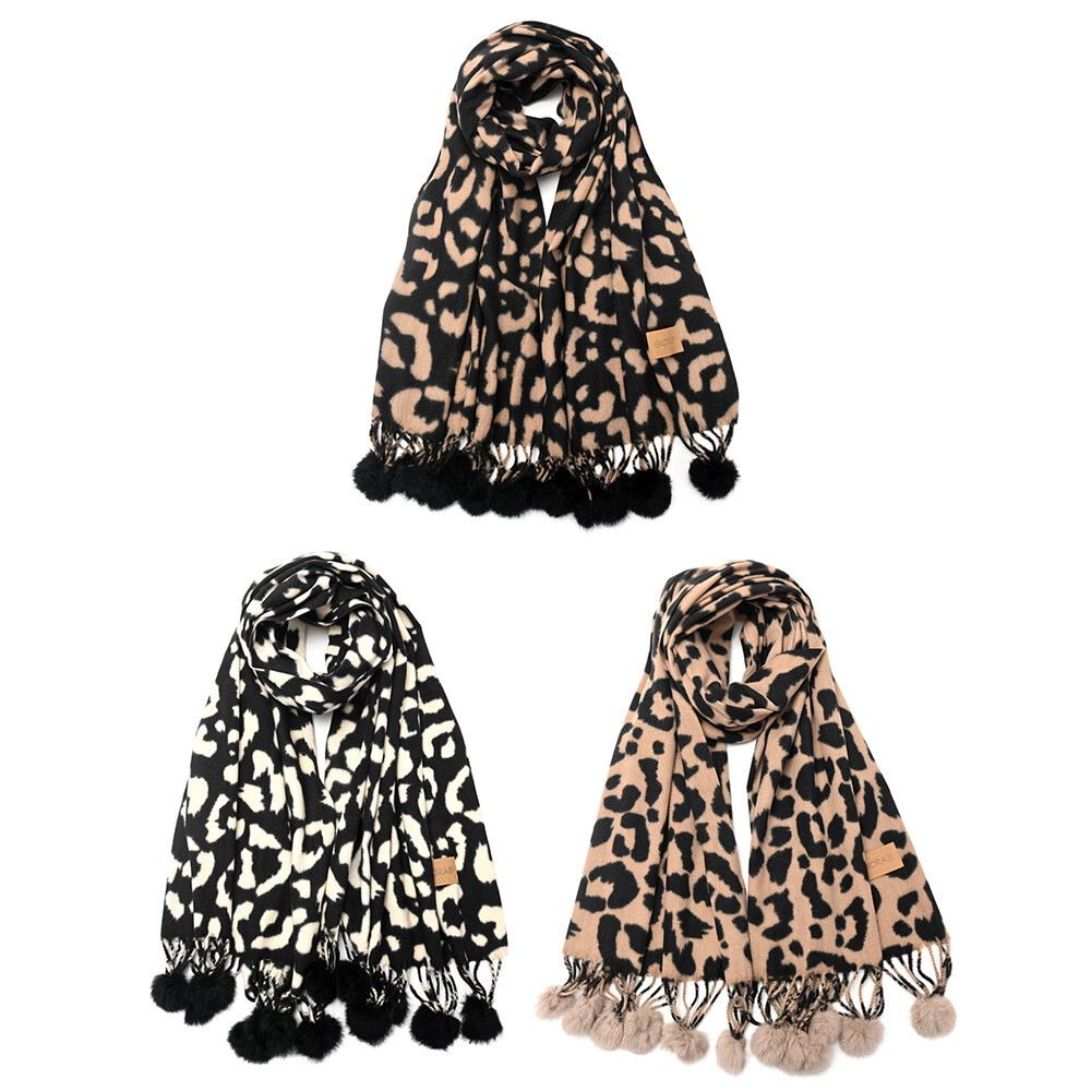 RUANA ANIMAL PRINT CON POMPONES 68x172CM SKORA